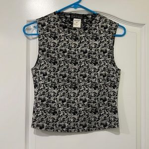 Gray sleeveless blouse